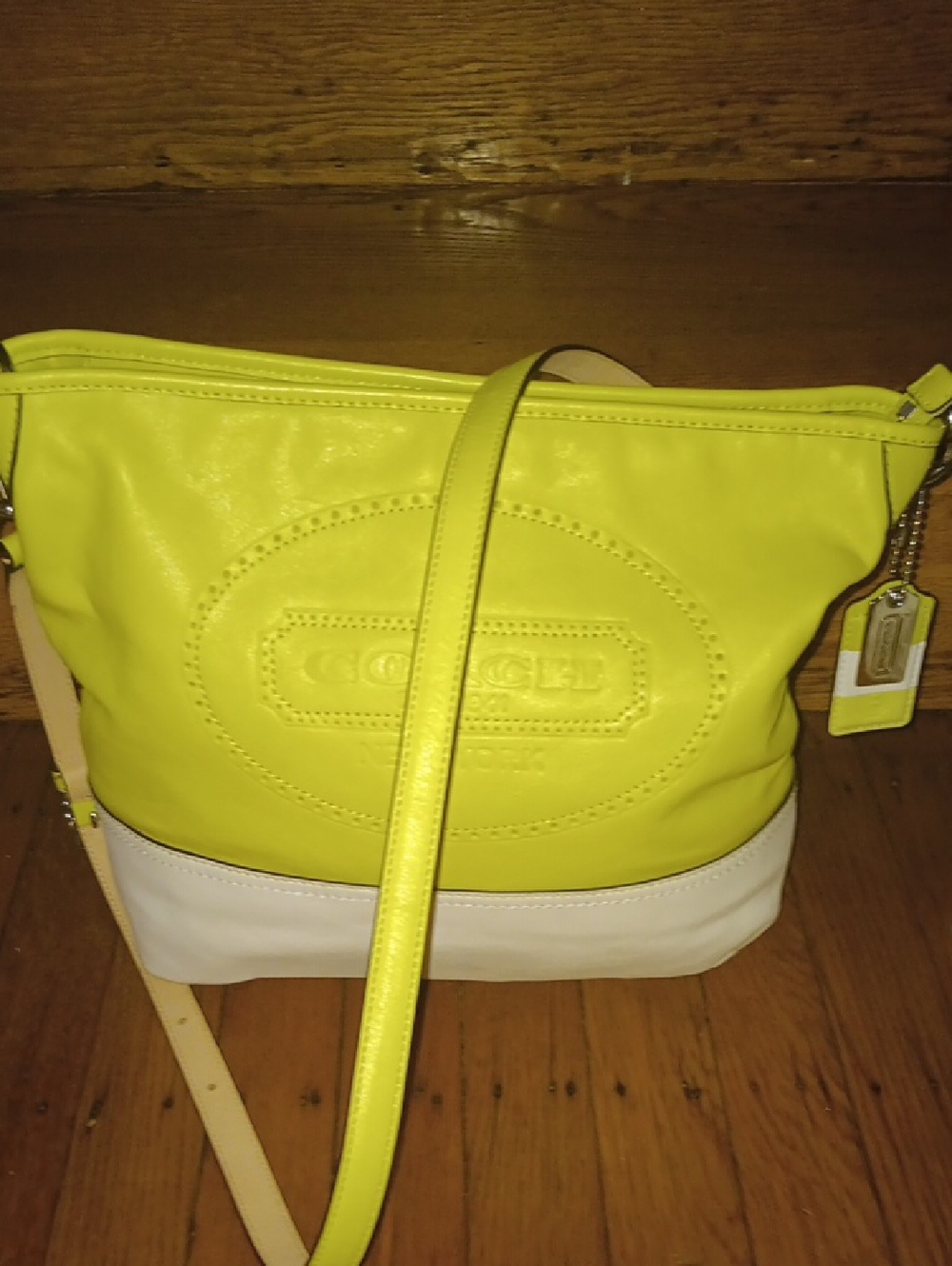 Coach Two-Tone Yellow & White Leather Shoulder Bag - Picture 2 of 6